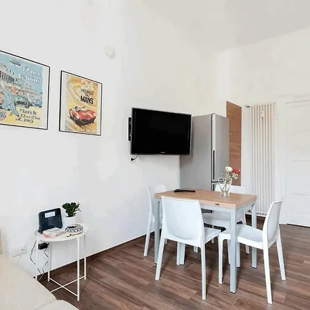Guesthost - Isola View Renovated Apartment-2