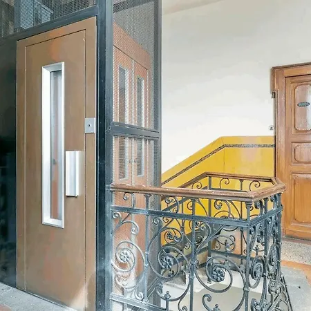 Guesthost - Isola View Renovated Apartment-2