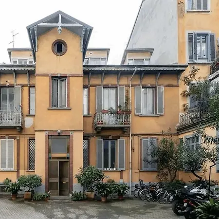 Guesthost - Isola View Renovated Apartment-3
